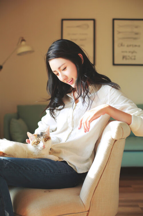 开云官网-谢菲联在英冠联赛中获得冠军，升入英超，谢菲联球衣