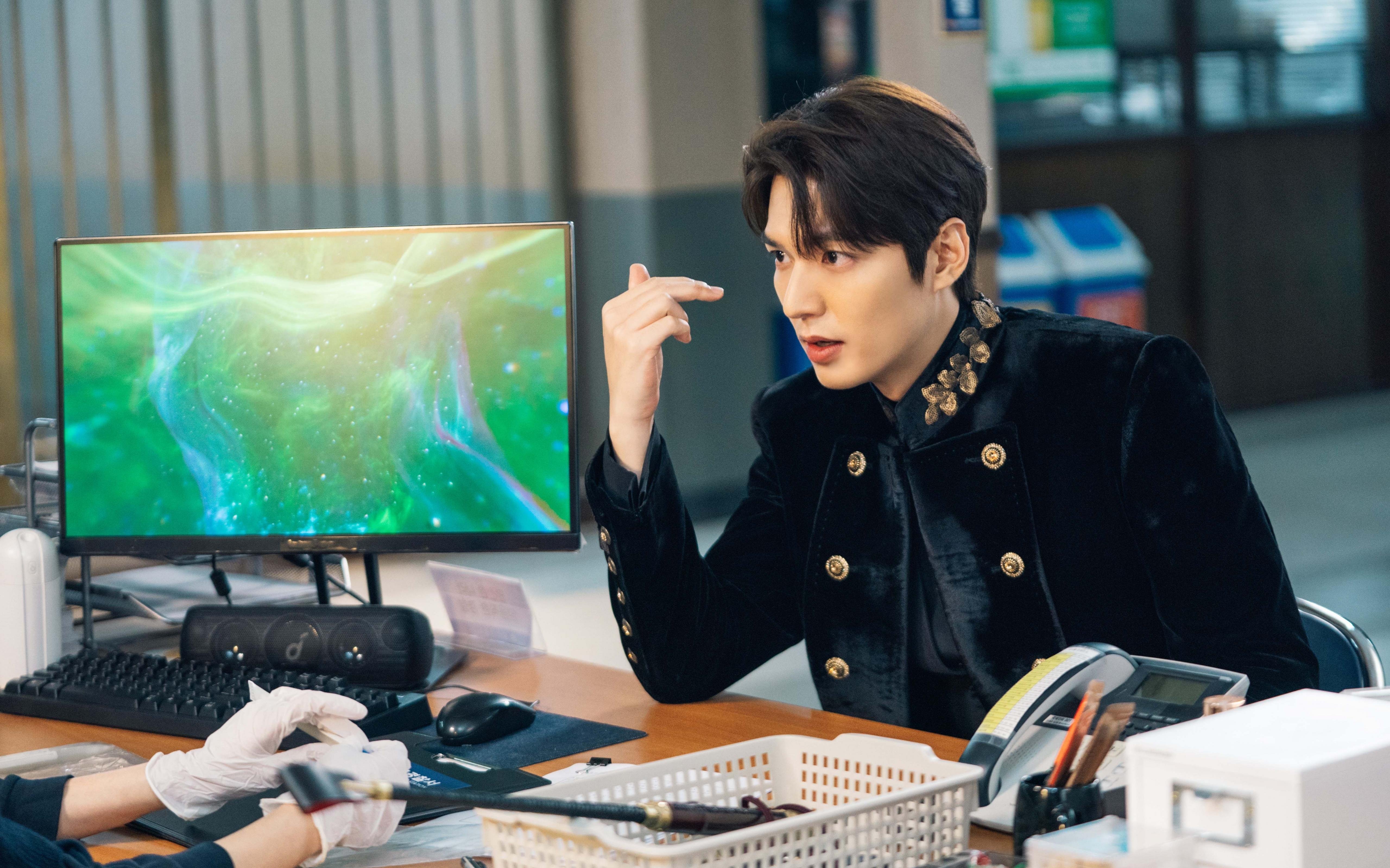 开云·体育官网APP下载-足球赛场再掀热潮，全球球迷热情期待，全球足球球迷人数 45亿